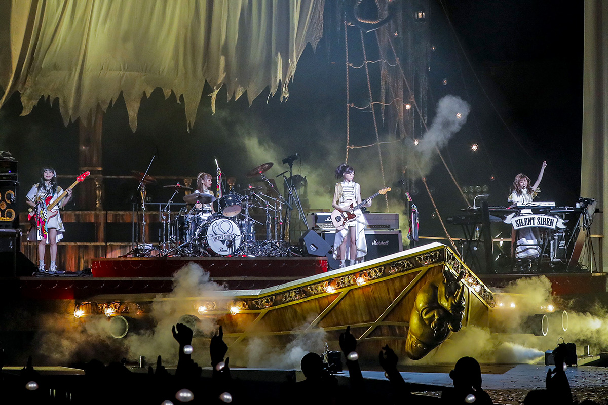 SILENT SIREN sets sail for night of miracles at Budokan